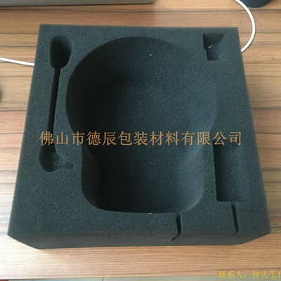 海綿內(nèi)托對(duì)各行各業(yè)產(chǎn)品起到絕緣、密封、防震、防塵、填充、隔音、固定，能夠保護(hù)包裝產(chǎn)品在運(yùn)輸過(guò)程中安然無(wú)恙，起到保護(hù)產(chǎn)品的一個(gè)作用，同時(shí)可以美化產(chǎn)品，提升產(chǎn)品檔次。
