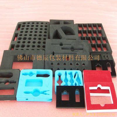 海綿包裝內(nèi)托是一種全新的包裝內(nèi)襯材料，其產(chǎn)品性能對比過去的紙質(zhì)內(nèi)襯。他的防潮性更好、減震性更強(qiáng)。產(chǎn)品本身也屬于環(huán)保材料擁有生物降解的特性，不會對地球環(huán)境造成二次損傷。目前在發(fā)達(dá)國家很多產(chǎn)品已從過去的紙質(zhì)內(nèi)襯向海綿包裝內(nèi)襯邁進(jìn)。